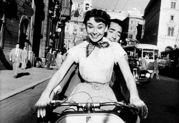 Одри Хепберн и Грегори Пек у филму „Празник у Риму“ 1953. - Sputnik Србија