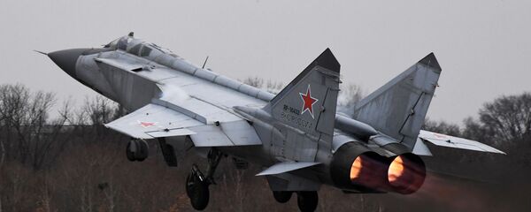 Lovac-presretač MiG-31 poleće sa piste aerodroma u Primorskom kraju Rusije Lovac-presretač MiG-31 poleće sa piste aerodroma u Primorskom kraju Rusije - Sputnik Srbija