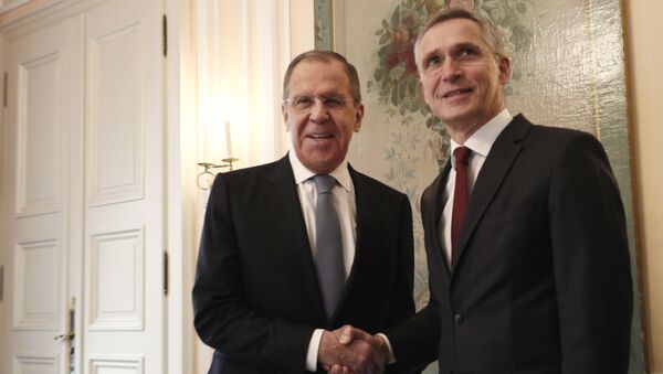 Ministar spoljnih poslova Rusije Sergej Lavrov i generalni sekretar NATO-a Jens Stoltenberg na sastanku u Minhenu - Sputnik Srbija