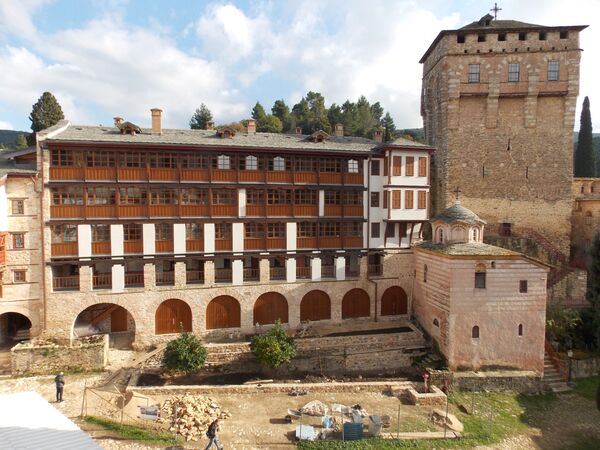 Још мало, па као да није горео: Хиландар устао из пепела Још мало, па као да није горео: Хиландар устао из пепела - Sputnik Србија