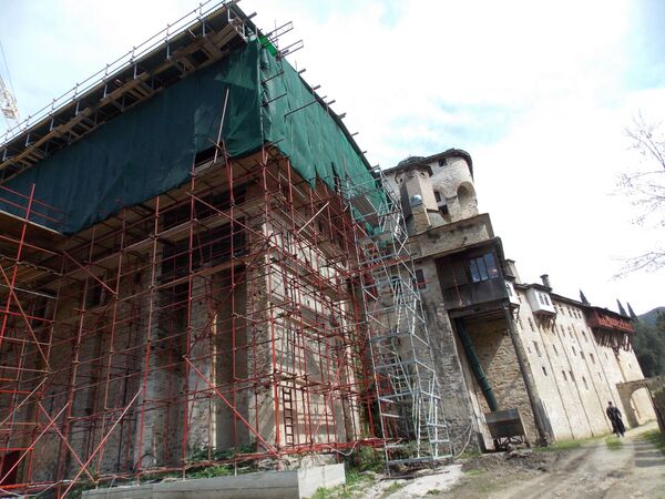 Istraga u obnovljenom Hilandaru: Požar iz 18. veka zapalio i manastir 2004. godine /video/ Istraga u obnovljenom Hilandaru: Požar iz 18. veka zapalio i manastir 2004. godine /video/ - Sputnik Srbija