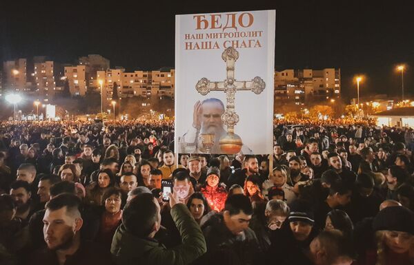 Узалуд вам камење на Амфилохија — морате кренути на Бога Узалуд вам камење на Амфилохија — морате кренути на Бога - Sputnik Србија