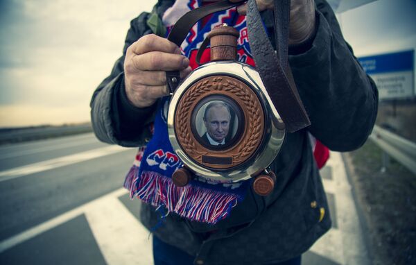 Светски подвиг Ужичанина: Понео сам ракију за Путина, само још да допешачим до Москве /видео, фото/ Светски подвиг Ужичанина: Понео сам ракију за Путина, само још да допешачим до Москве /видео, фото/ - Sputnik Србија