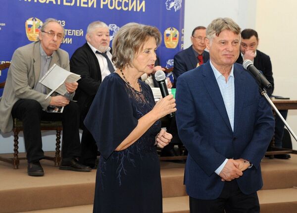 Лазански: Мека моћ Русије на Балкану – Љубинка и Спутњик /фото/ - Sputnik Србија