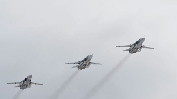 Бомбардери Су-24 Ваздушно-космичких снага Русије Бомбардери Су-24 Ваздушно-космичких снага Русије - Sputnik Србија