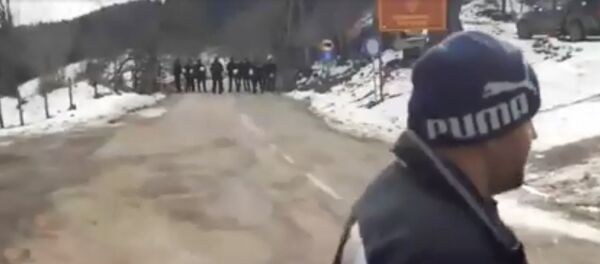 Кордон полиције на граници Црне Горе забранио улазак грађана Српске из Чајнича на литију - Sputnik Србија