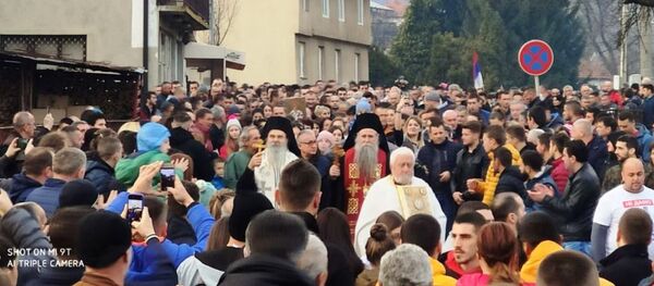 Литију у Бијелом Пољу предводе епископи будимљанско-никшићки Јоаникије и рашко-призренски и косовско-метохијски Теодосије са свештенством. - Sputnik Србија