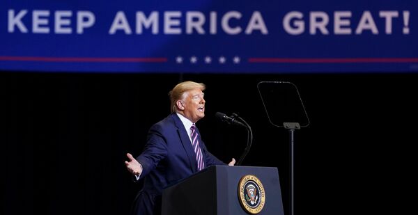 Zašto se Tramp uplašio posete Moskvi za Dan pobede? Zašto se Tramp uplašio posete Moskvi za Dan pobede? - Sputnik Srbija