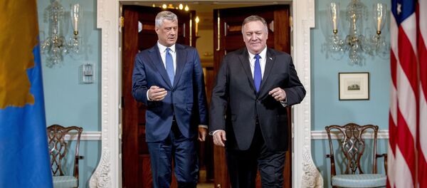 Predsednik privremenih institucija u Prištini Hašim Tači i američki državni sekretar Majk Pompeo na sastanku u Vašingtonu - Sputnik Srbija
