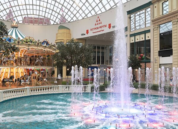 Завршена изградња руског „Дизниленда“ – Путин у посети забавном парку „Острво маште“ /видео,фото/ Завршена изградња руског „Дизниленда“ – Путин у посети забавном парку „Острво маште“ /видео,фото/ - Sputnik Србија