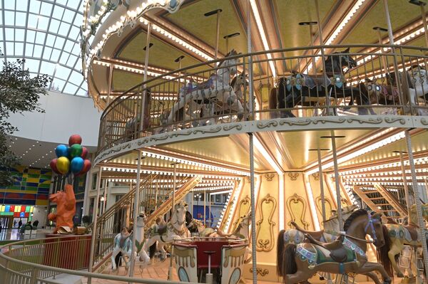 Завршена изградња руског „Дизниленда“ – Путин у посети забавном парку „Острво маште“ /видео,фото/ Завршена изградња руског „Дизниленда“ – Путин у посети забавном парку „Острво маште“ /видео,фото/ - Sputnik Србија