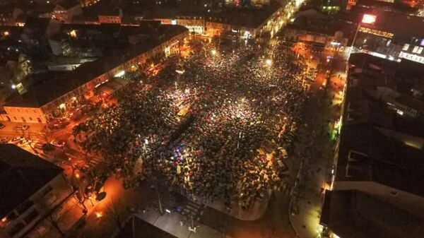 Otac Gojko poručio u Nikšiću: Bog neka nam je na pomoći, ali mi odustati nećemo - Sputnik Srbija