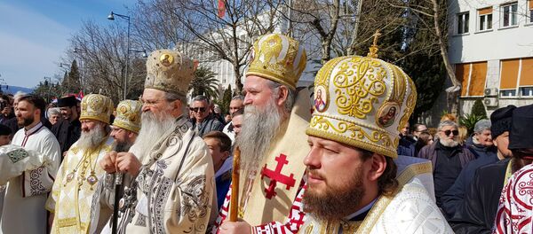 Владика Јоаникије и свештенство Владика Јоаникије и свештенство - Sputnik Србија