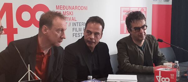 Kanadski reditelj Atom Egojan i glumac Dejvid Tjulis na 48. Festu Kanadski reditelj Atom Egojan i glumac Dejvid Tjulis na 48. Festu - Sputnik Srbija