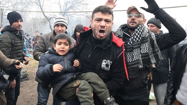 Turske izbeglice u pokušaju prelaska granice - Sputnik Srbija