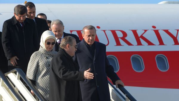 Турски председник Реџеп Тајип Ердоган излази из авиона - Sputnik Србија