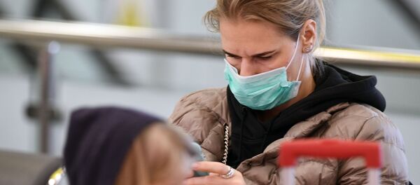 Žena nosi masku zbog koronavirusa Žena nosi masku zbog koronavirusa - Sputnik Srbija