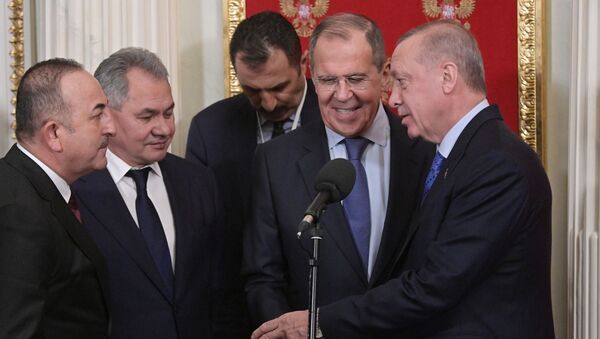 Министар иностраних послова Русије Сергеј Лавров обраћа се председнику Турске Реџепу Тајипу Ердогану - Sputnik Србија
