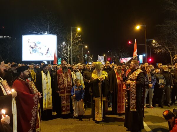 Митрополија: Поштујемо мере, али причешћем се нико никад није заразио Митрополија: Поштујемо мере, али причешћем се нико никад није заразио - Sputnik Србија