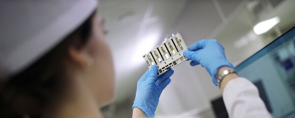 Тестирање узорака у лабораторији - Sputnik Србија