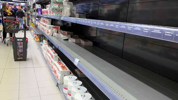 Полупразни рафови у продавници у Мадриду - Sputnik Србија