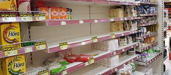 Празни рафови у продавницама у Подгорици - Sputnik Србија
