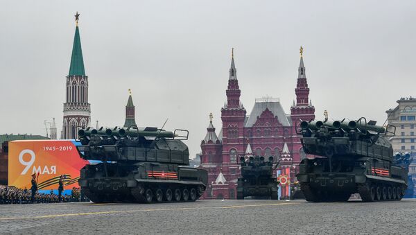 Ракетни системи Бук-М2 на војној паради на Црвеном тргу у Москви - Sputnik Србија