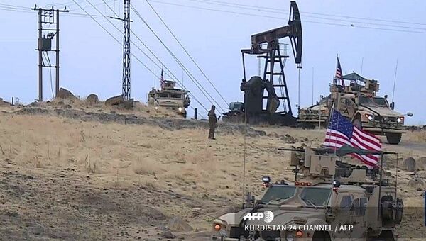 Америчка оклопна возила поред нафтних бушотина у Сирији - Sputnik Србија