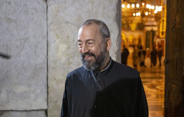 Oca Nenada Ilića savladale emocije u Podgorici: Hristos je u litijama! /video/  - Sputnik Srbija