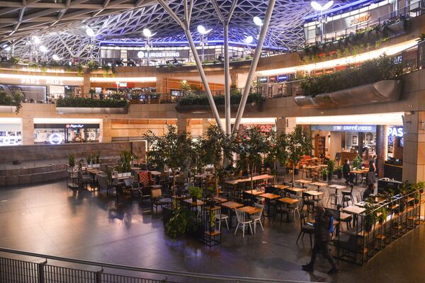 Ванредно стање мења радно време: Како ће радити тржни центри, продавнице, поште - Sputnik Србија