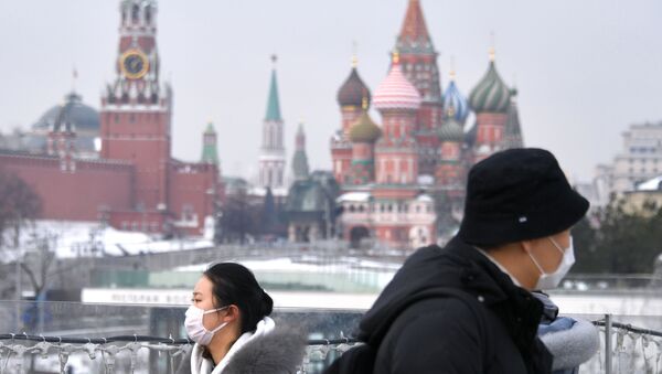 Strani turisti nose maske u parku u Moskvi - Sputnik Srbija