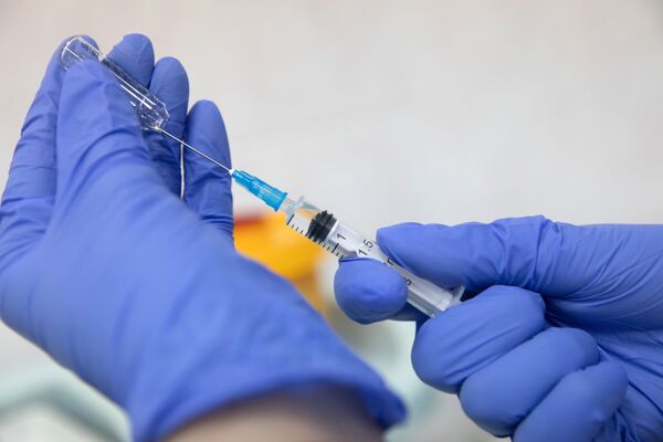 Кон прогнозира: Други талас короне на јесен, а вакцина идуће сезоне и неће бити обавезна за све Кон прогнозира: Други талас короне на јесен, а вакцина идуће сезоне и неће бити обавезна за све - Sputnik Србија