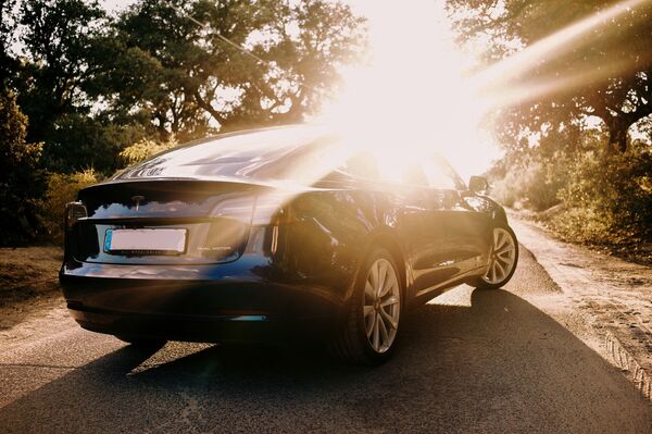 Оснивач „Тесле“ шокирао свет: Милијардер продаје све што има /видео/ Оснивач „Тесле“ шокирао свет: Милијардер продаје све што има /видео/ - Sputnik Србија