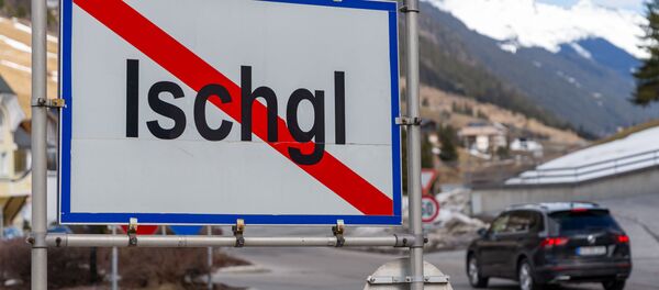 Tabla na izlazu iz austrijskog odmarališta Išgl Tabla na izlazu iz austrijskog odmarališta Išgl - Sputnik Srbija