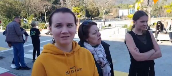 Ruski turisti na tivatskom aerodromu - Sputnik Srbija