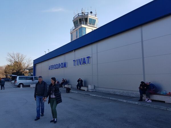 Руси још нису одлетели из Црне Горе, а кад ће – не зна се /фото/ Руси још нису одлетели из Црне Горе, а кад ће – не зна се /фото/ - Sputnik Србија