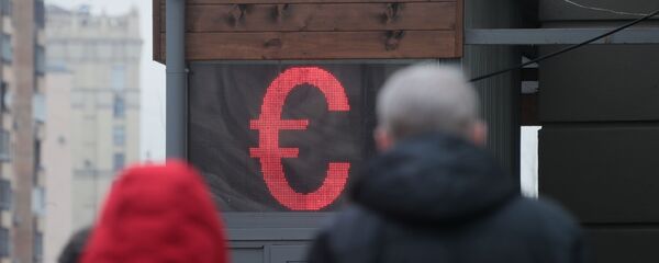 Дисплеј курсне листе на мењачници у Москви - Sputnik Србија