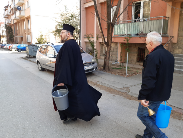 Puste ulice, služe se molitve, ne rade kafane: Kako se bore žarišta - Čačak, Užice i Niš Puste ulice, služe se molitve, ne rade kafane: Kako se bore žarišta - Čačak, Užice i Niš - Sputnik Srbija