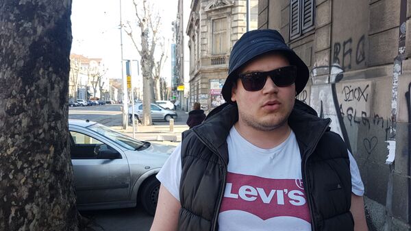 Пометња на бензиским пумпама: Грађани још верују у лажну вест  - Sputnik Србија