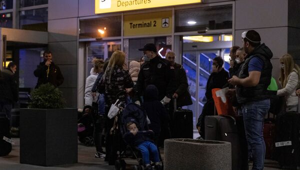 Državljani Srbije iz Evrope doleteli na beogradski aerodrom - Sputnik Srbija