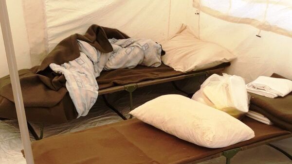 Ležaji u šatorima. - Sputnik Srbija