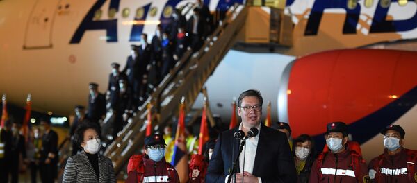 Авион са хуманитарном помоћи из Кине слетео у Београд. - Sputnik Србија