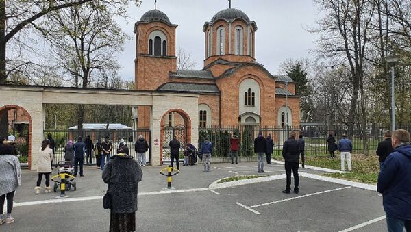Liturgija u crkvi Vasilija Ostrškog na Banjici usled pandemije koronavirusa - Sputnik Srbija