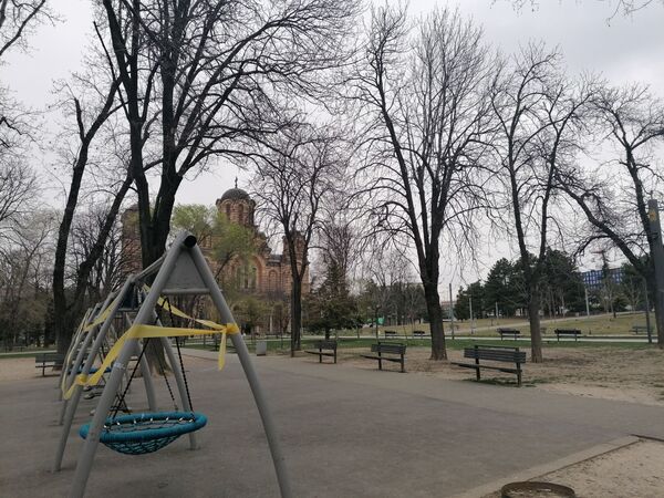 Пусте улице: Како изгледа Београд на почетку продужене забране кретања /фото, видео/ - Sputnik Србија