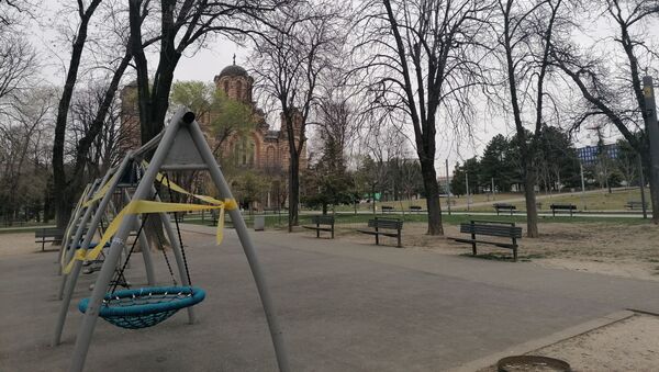 Празна су и дечја игралишта - Sputnik Србија