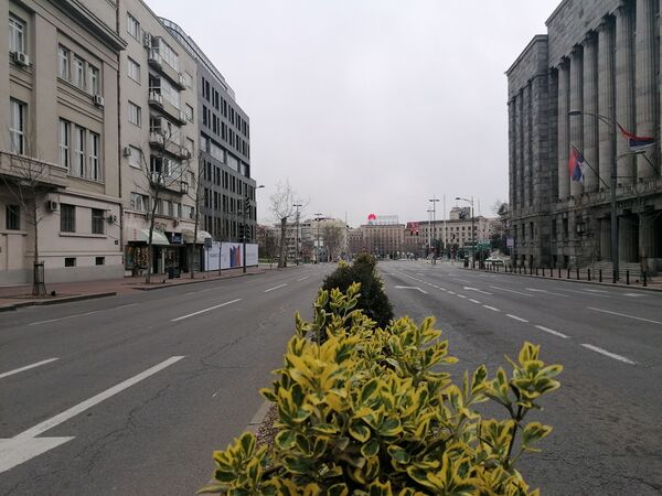 Пусте улице: Како изгледа Београд на почетку продужене забране кретања /фото, видео/ - Sputnik Србија