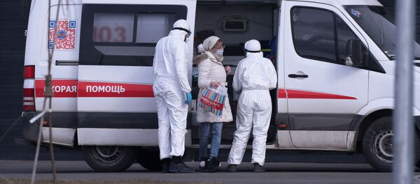 Кола хитне помоћи у Москви - Sputnik Србија