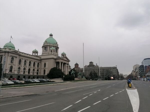 Пусте улице: Како изгледа Београд на почетку продужене забране кретања /фото, видео/ - Sputnik Србија