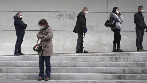 Пацијенти у Француској који чекају тестирање на коронавирус - Sputnik Србија