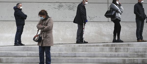 Пацијенти у Француској који чекају тестирање на коронавирус - Sputnik Србија